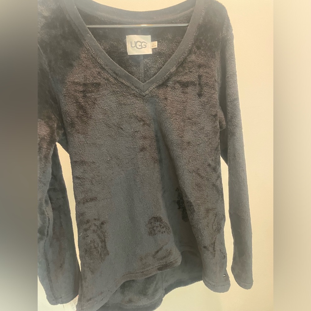 UGG long sleeve sweater, color black, new with tags